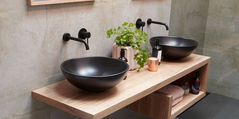 桌子上放着锅 AI 生成的内容可能不正确。