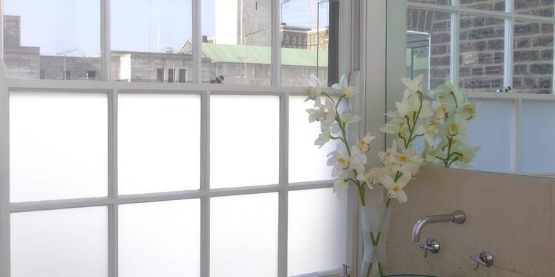 房间里的窗户 AI 生成的内容可能不正确。