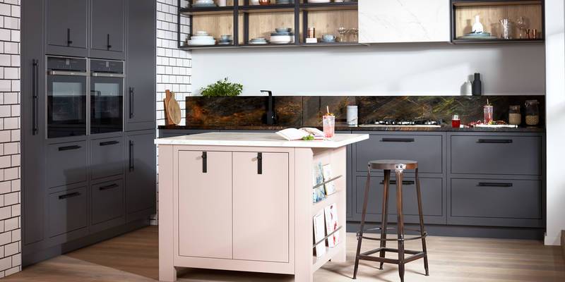 厨房的橱柜 AI 生成的内容可能不正确。